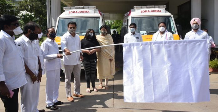 KT Rama Rao ne Ambulance gadiyon ko jhandi dikhayi