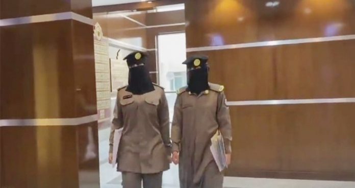 Hajjaj ki khidmat par pehli martaba khatoon Police