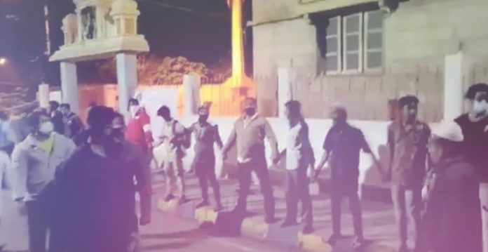 Bangaluru tashadud mein Musalmanon ne bachaai mandir