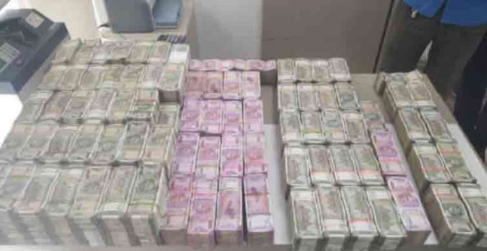 Hyderabad: ACB ney ESI Khutala ke mulzimaan se 4 Crore rupay zabt karliye