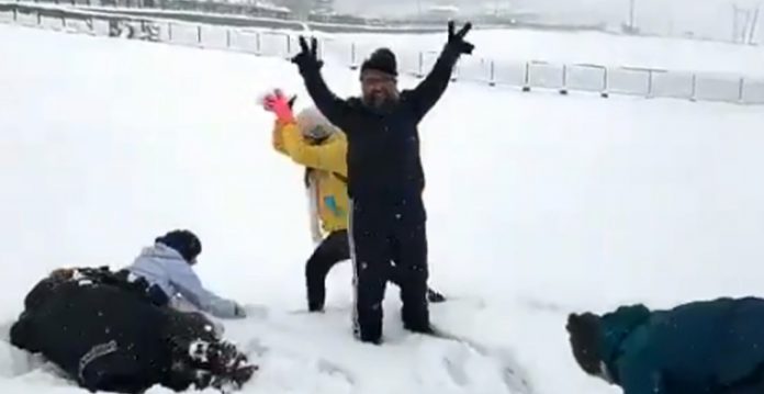 Kashmir mein sayahati sar-garmion ka aaghaz